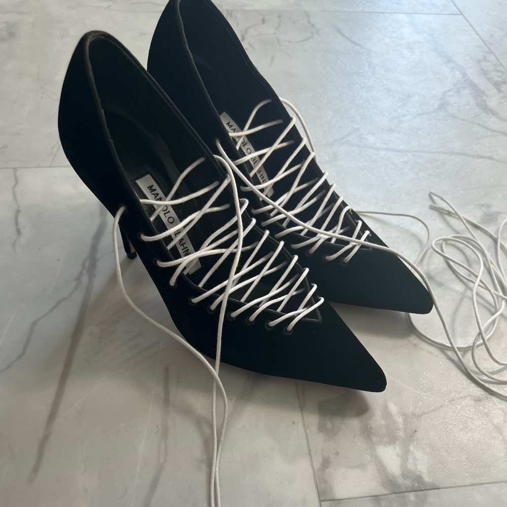 Manolo Blahnik black lace shoes in size 6